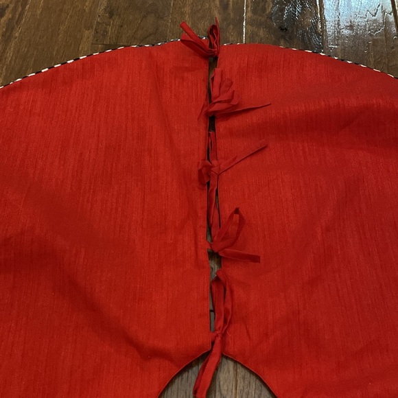 Gnome and Snowflake Bead & Applique Tree Skirt - Picture 10 of 12